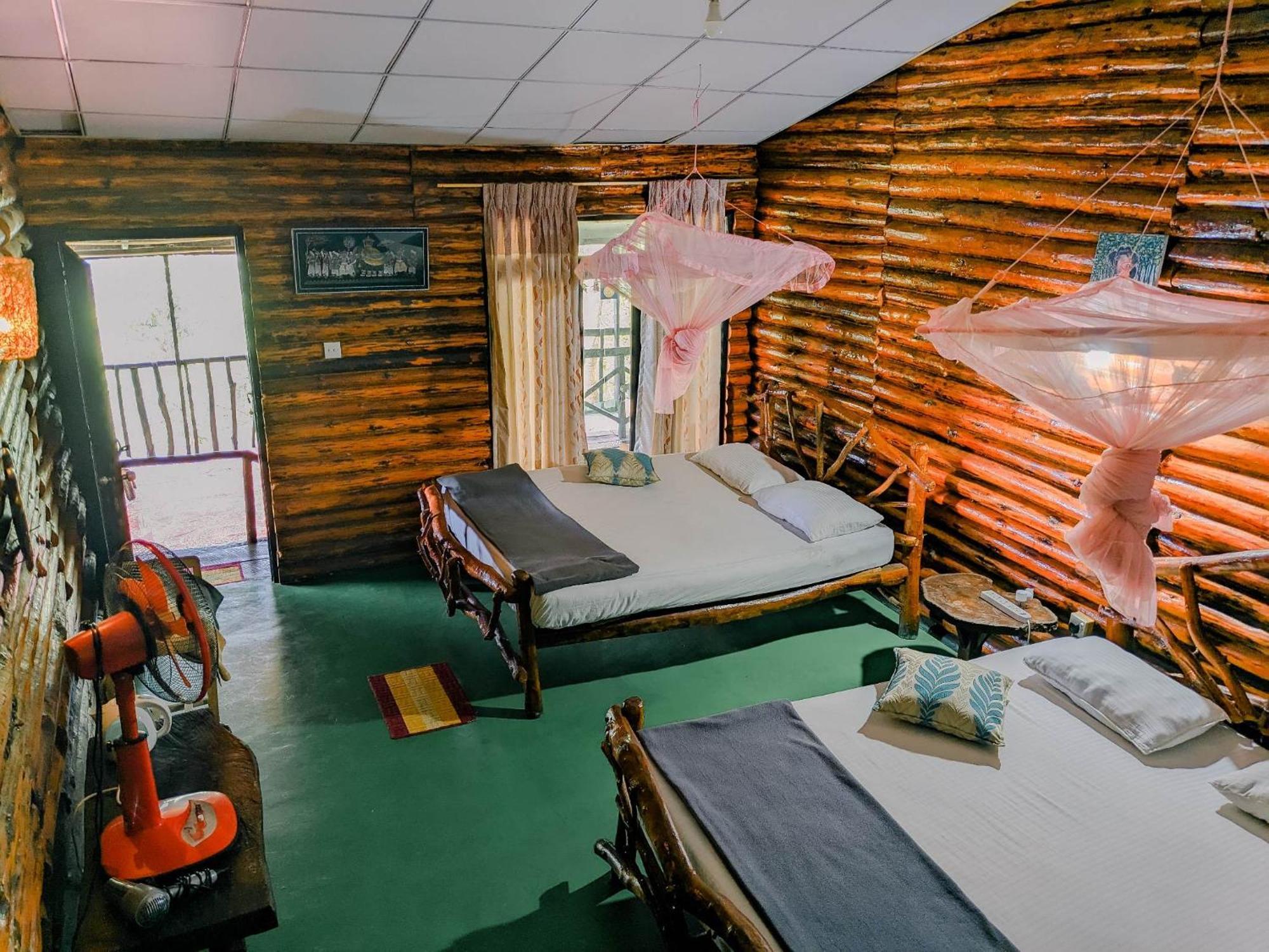 Hilltop Wood Lodge Ella Exterior photo